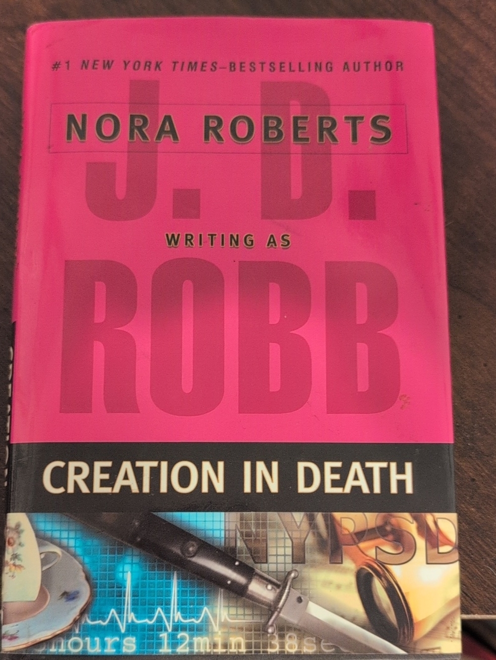 Nora Roberts (J.D. Robb) Creation in Death - Pink Hardcover